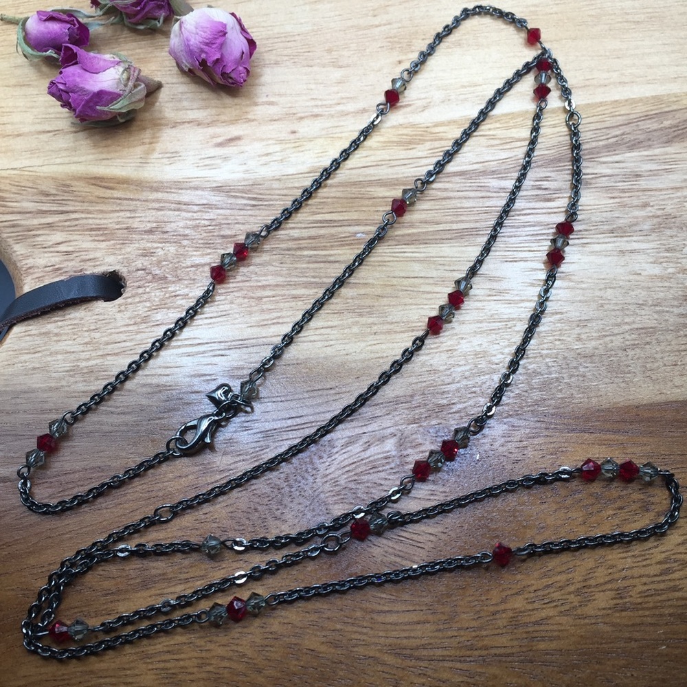 Long necklace with crystals (new)